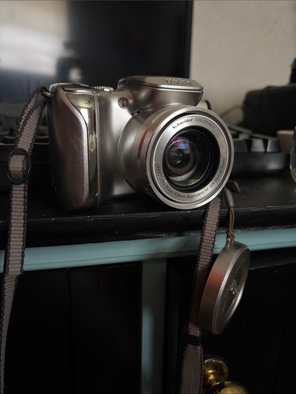 working + great condition! Kodak Metallic gray digital camera. 35-420mm - 6.1 MP